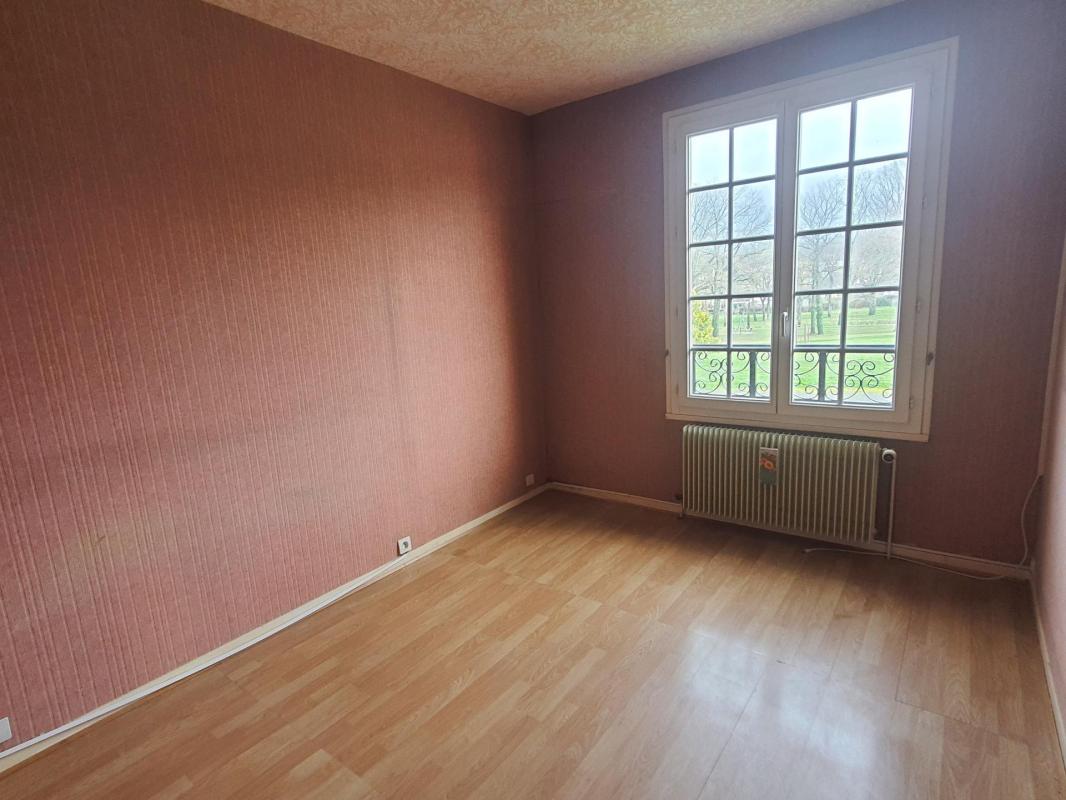 Pavillon sur sous-sol semi-entérré dans un quartier pisé - Photo 4