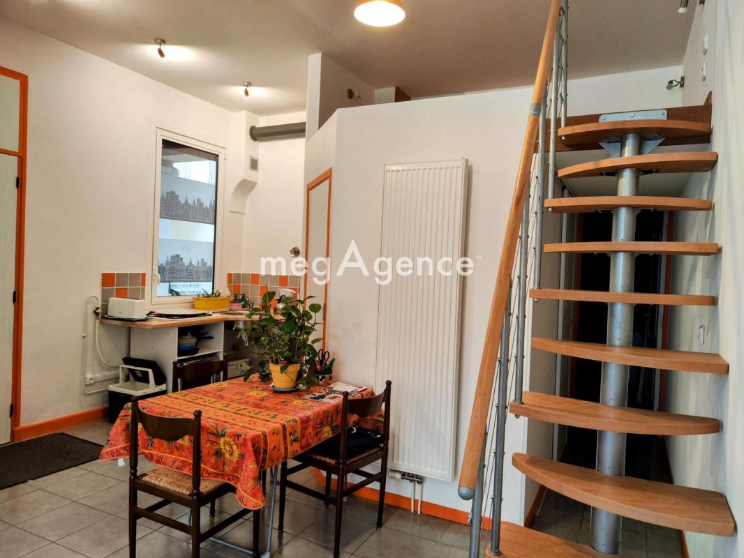 Charpennes / Lyon 6 limite - Grand T2 lumineux avec 2 caves style loft - Photo 3