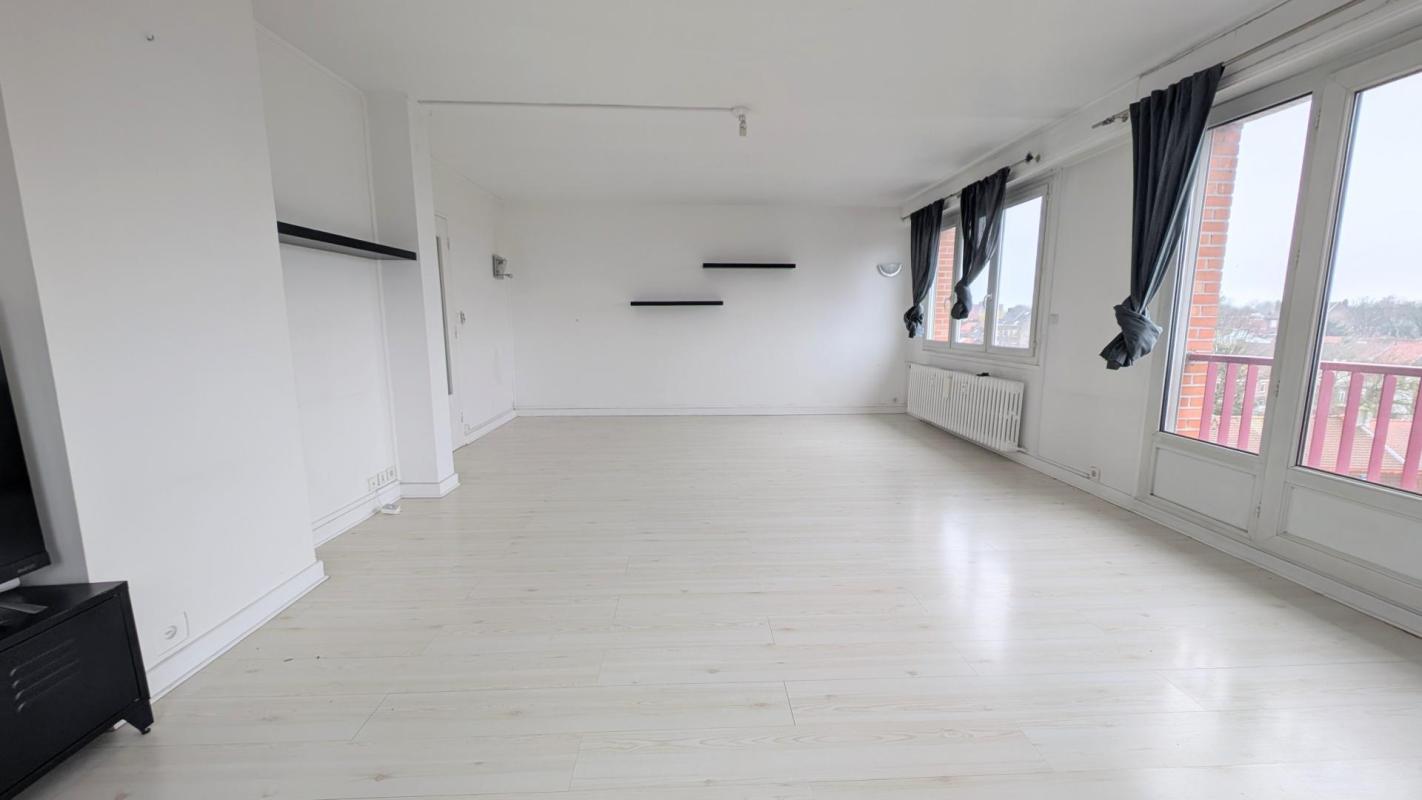Appartement lumineux 2 chambres, balcon, proche métro et parc Barbieux - Photo 3