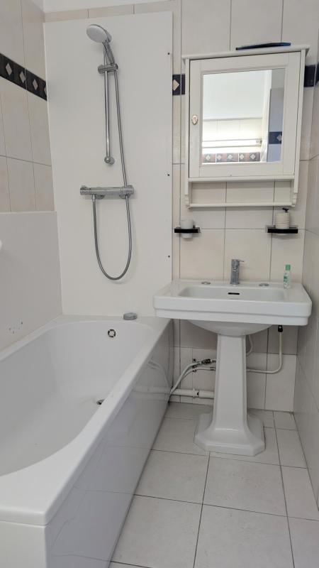 Appartement lumineux 2 chambres, balcon, proche métro et parc Barbieux - Photo 5