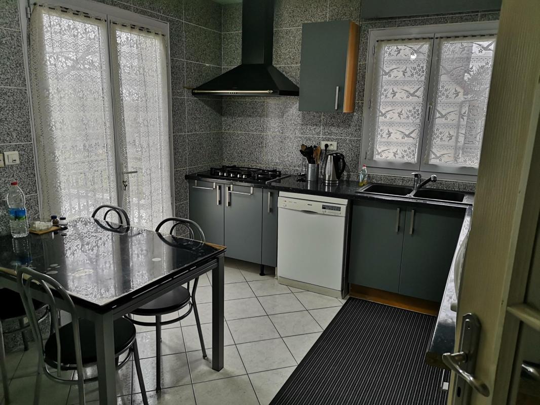 A VENDOME : MAISON DE 8 PIECES, 186 m2 sur 2 niveaux + sous-sol. Terrain 1818 m2. Dépendances - Photo 2