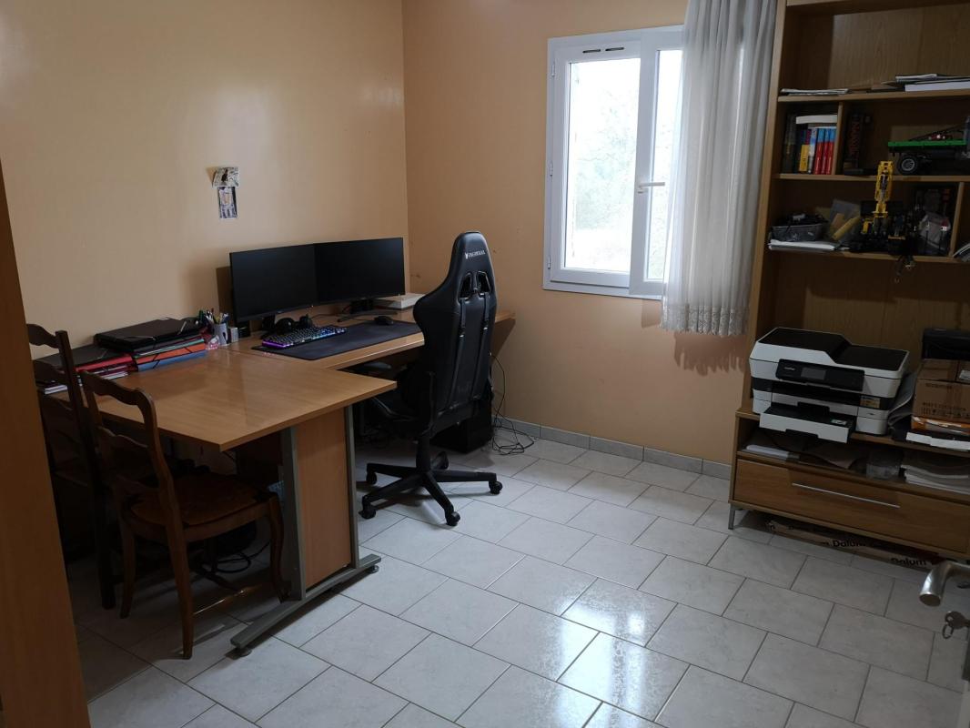 A VENDOME : MAISON DE 8 PIECES, 186 m2 sur 2 niveaux + sous-sol. Terrain 1818 m2. Dépendances - Photo 4