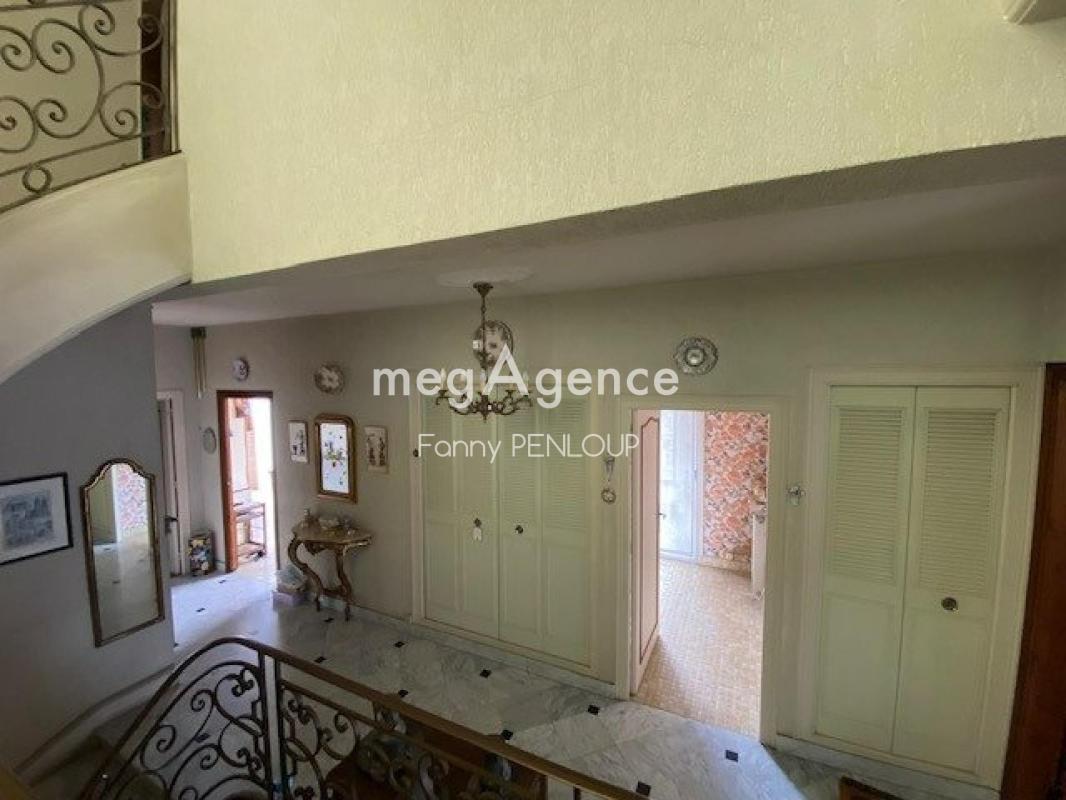 CENTRE-VILLE : MAISON DE 200 m² AVEC GRAND GARAGE ET TERRASSE - Photo 2