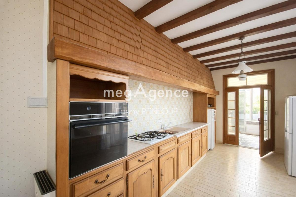 CENTRE-VILLE : MAISON DE 200 m² AVEC GRAND GARAGE ET TERRASSE - Photo 4