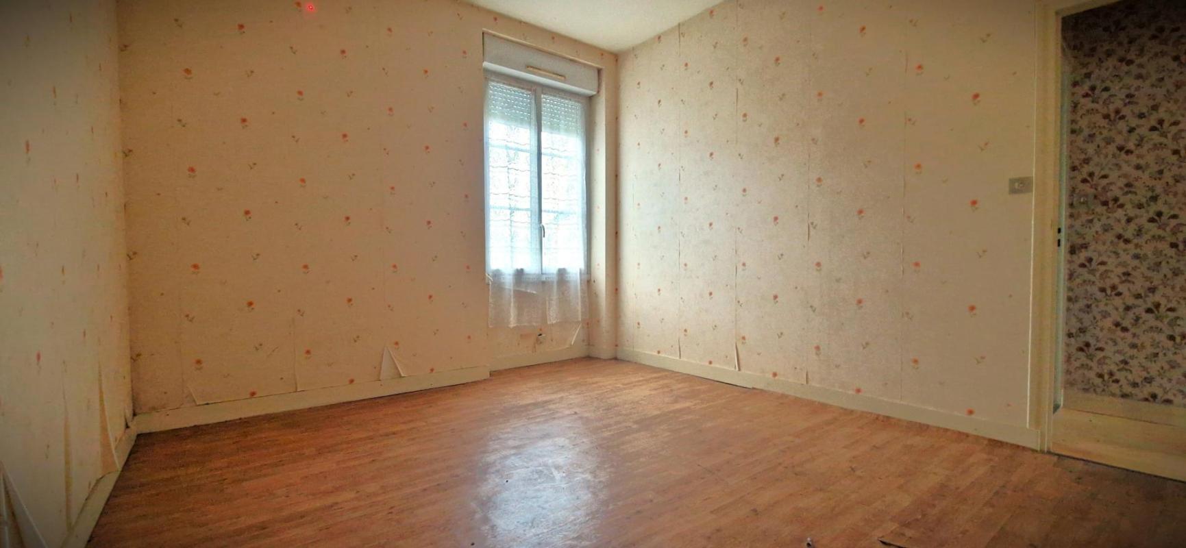 Maison de village 83m² + 700 m² de bâtiments - Proche autoroute et gare - Photo 3