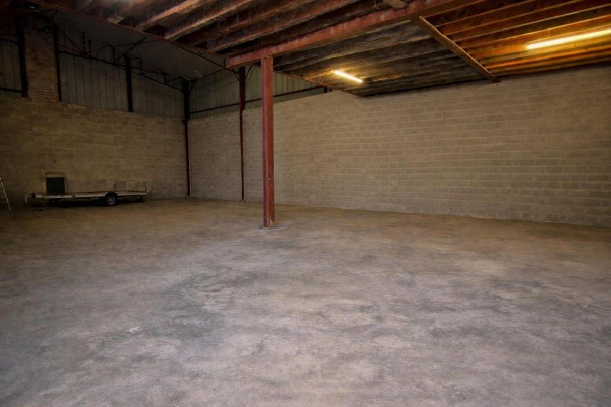 Maison de village 83m² + 700 m² de bâtiments - Proche autoroute et gare - Photo 5