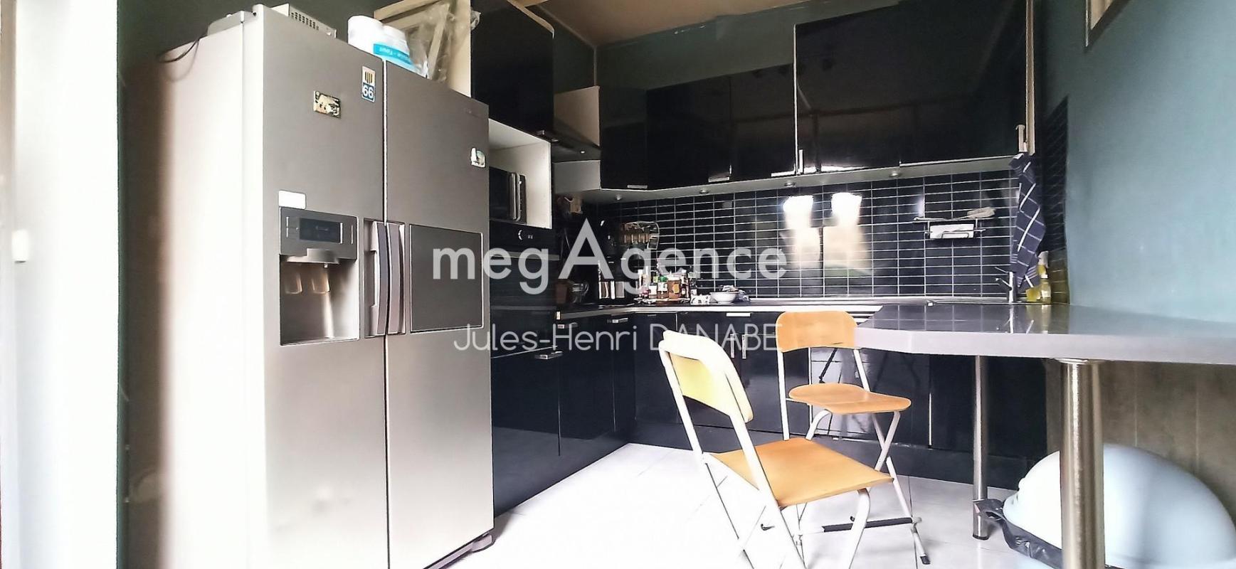 Plain-pied, garage, cave, proche de tout, dépendances - Photo 2