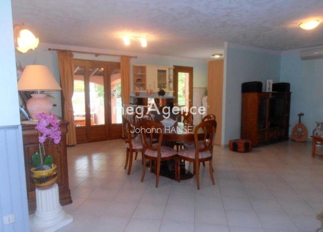 T4 de 80 m² dans villa – Jardin, terrasse et piscine à rénover - Photo 2