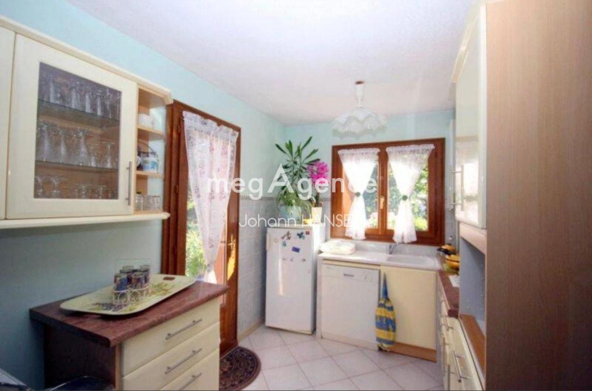 T4 de 80 m² dans villa – Jardin, terrasse et piscine à rénover - Photo 3
