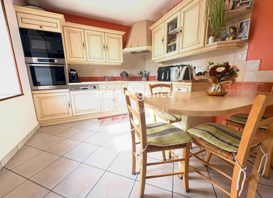 MAISON EN PIERRES VIE DE PLAIN PIED  180 M2 SOULEUVRE EN BOCAGE - Photo 3