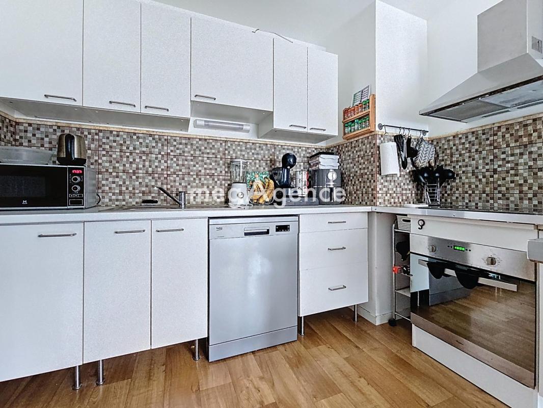 APPARTEMENT DEUX CHAMRES, PARKING ET CAVE - Photo 3