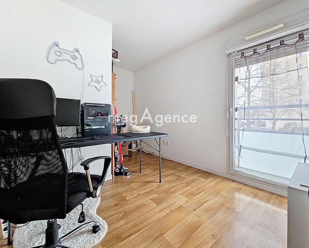 APPARTEMENT DEUX CHAMRES, PARKING ET CAVE - Photo 5
