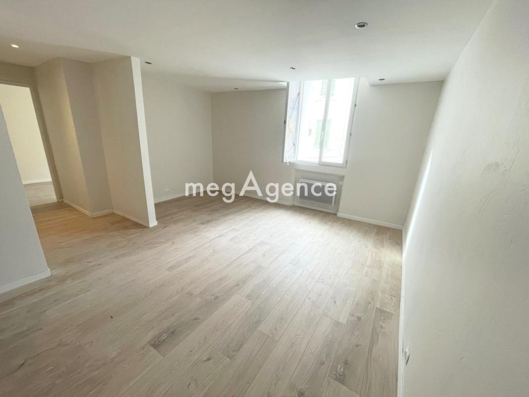 APPARTEMENT DERNIER ÉTAGE + COMBLES - Photo 2