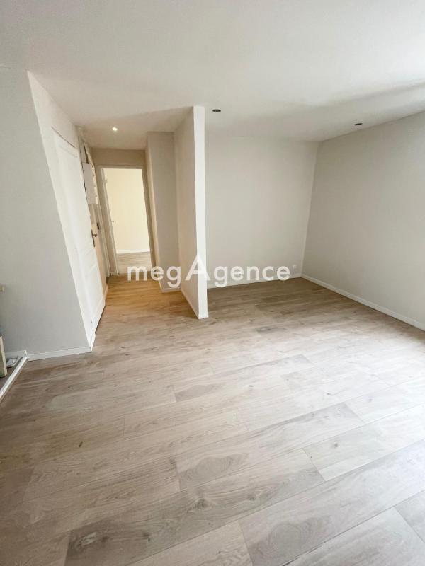 APPARTEMENT DERNIER ÉTAGE + COMBLES - Photo 3