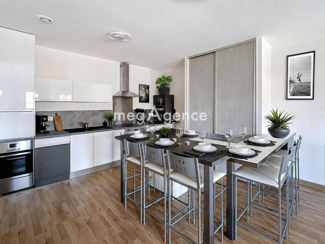 Bien atypique entre appartement et maison avec piscine et jardin - Photo 2
