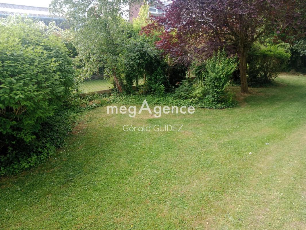 A LOUER MEUBLE, Proche centre de DOUAI, Pour étudiants ( es)  Appartement de 59m2 type 3 de 2 chambres RDC dans une résidence très calme - Photo 2