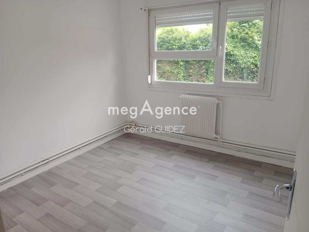 A LOUER MEUBLE, Proche centre de DOUAI, Pour étudiants ( es)  Appartement de 59m2 type 3 de 2 chambres RDC dans une résidence très calme - Photo 3