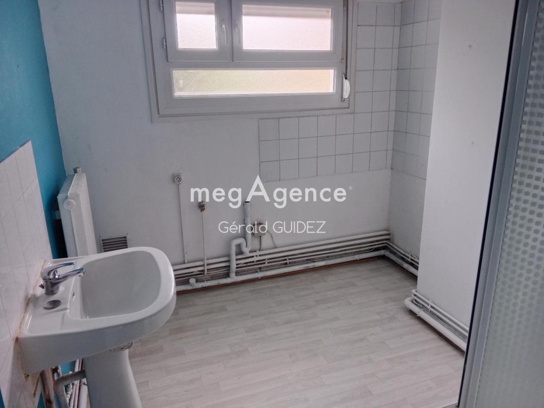 A LOUER MEUBLE, Proche centre de DOUAI, Pour étudiants ( es)  Appartement de 59m2 type 3 de 2 chambres RDC dans une résidence très calme - Photo 4