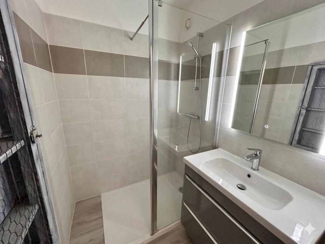 A VENDRE : T2 lumineux et entièrement rénové 40m2 - FREJUS - Photo 5