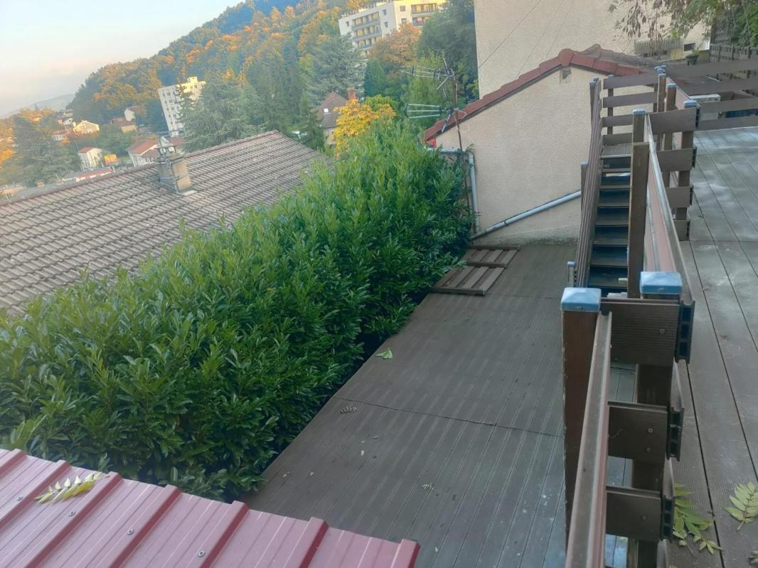Belle maison de 2009 avec 4 chambres, terrasses et possible dépendance - Photo 3