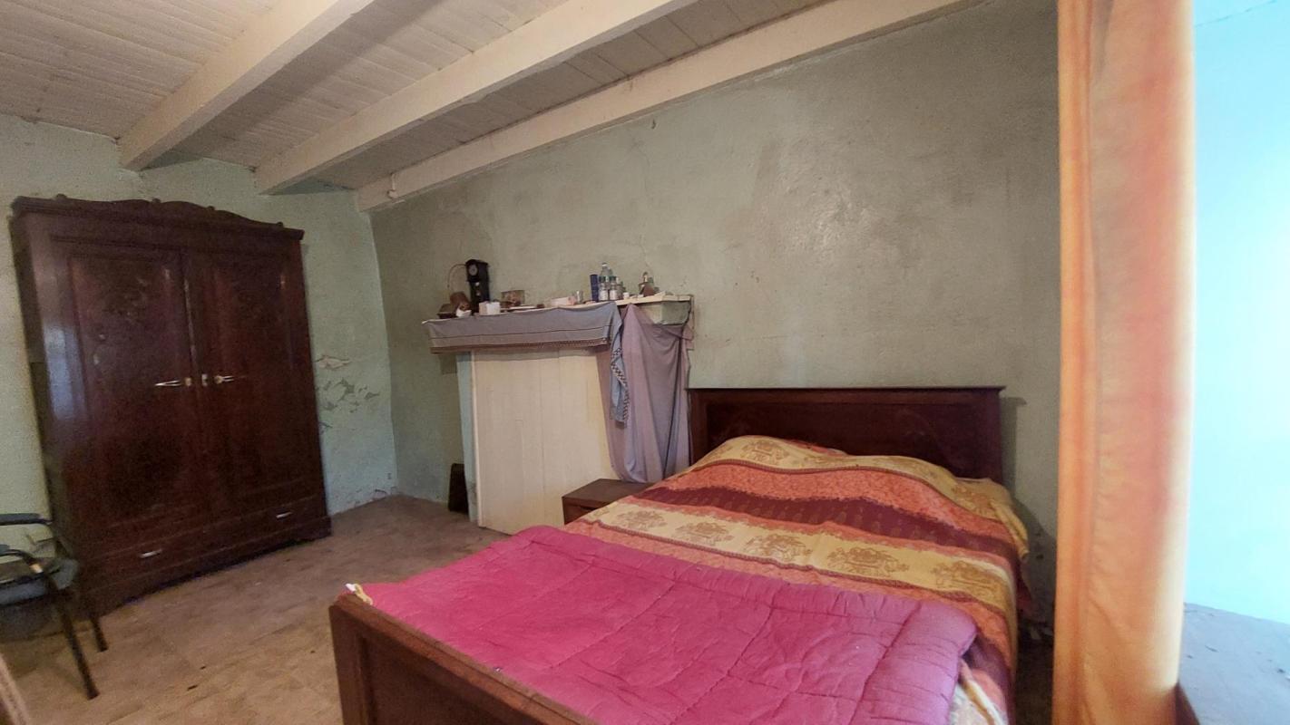 Maison en pierre à rénover - Bois de 4800m² - Photo 4