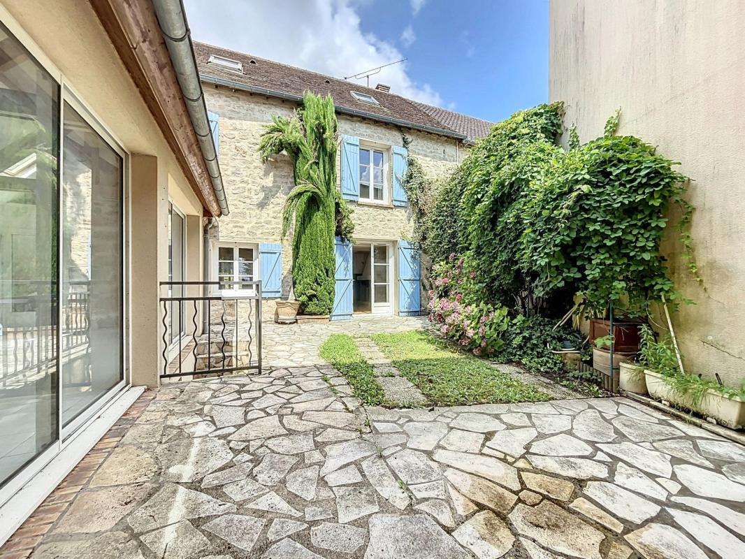 Maison en pierre 160m² – possibilité 2 logements – jardin clos - Photo 3