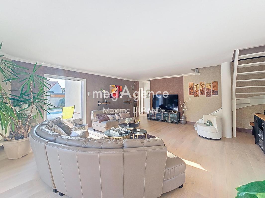 Maison familiale avec vaste pièce de vie et suite parentale de plain-pied à Cholet - Photo 4