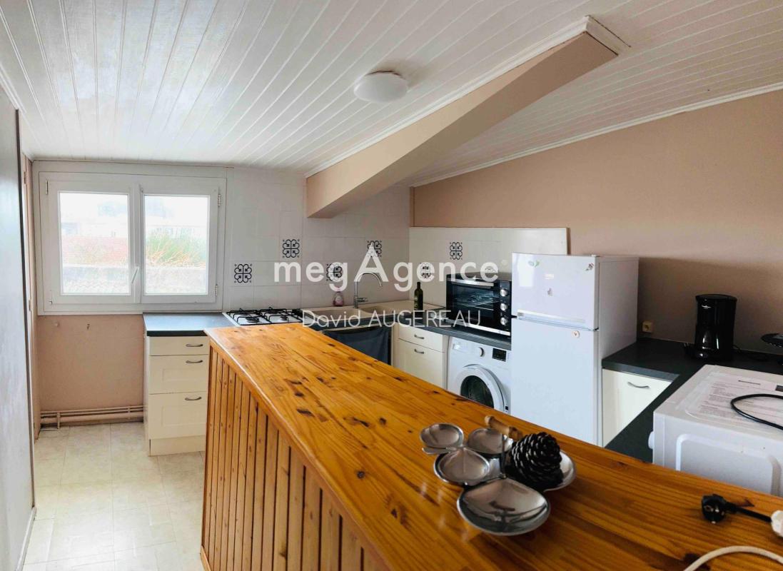 Port Joinville, appartement à proximité des commerces et de la gare maritime - Photo 2