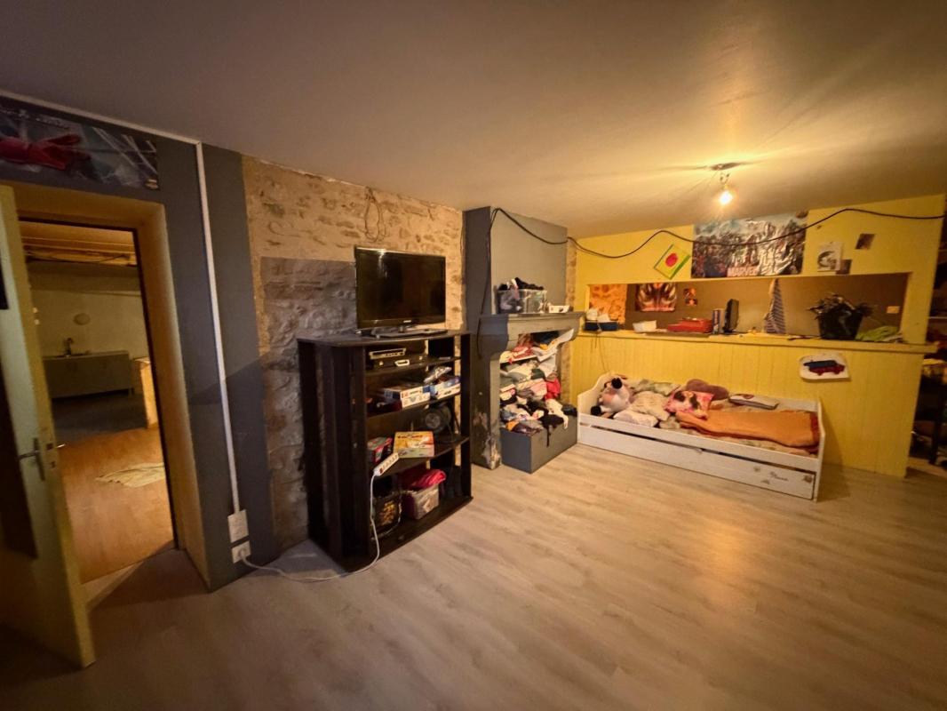 Bâtiment de 300m² environ à faire revivre - Photo 2