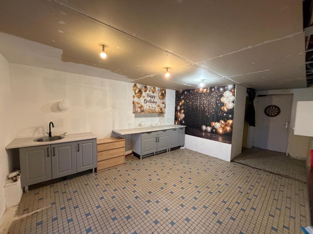 Bâtiment de 300m² environ à faire revivre - Photo 3