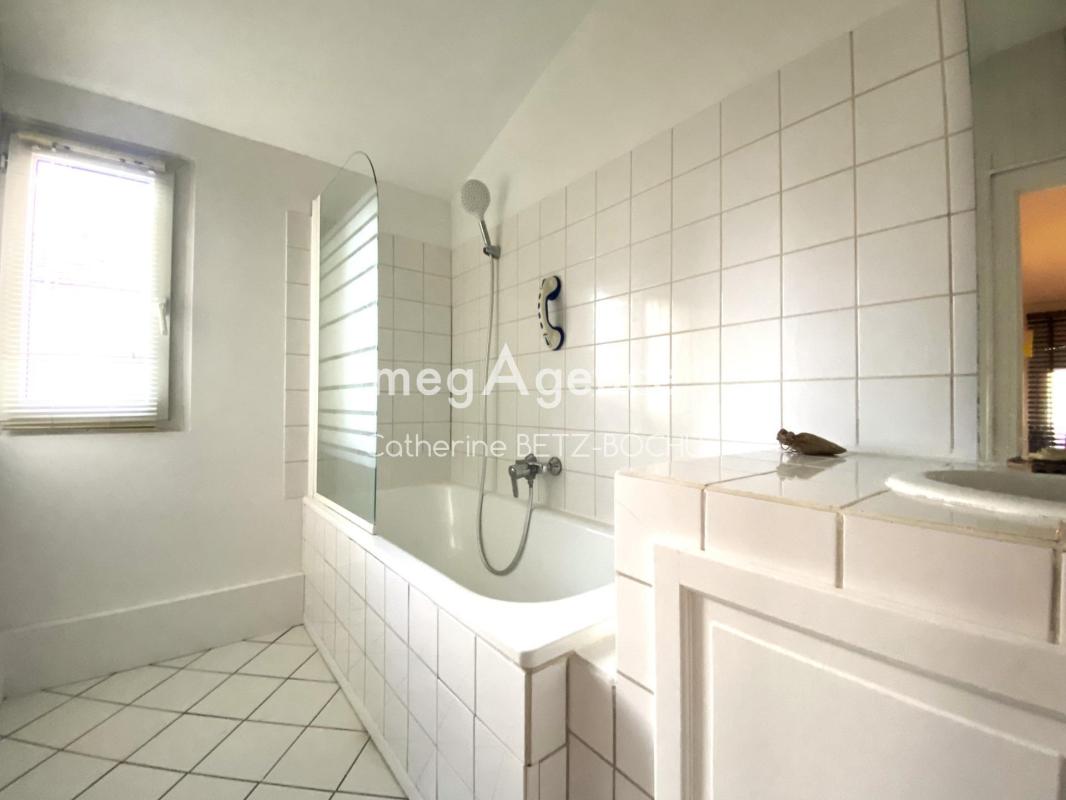 “Grand 3 pièces duplex avec espace sous combles pour : bureau / télétravail / couchage supplémentaire - Photo 5
