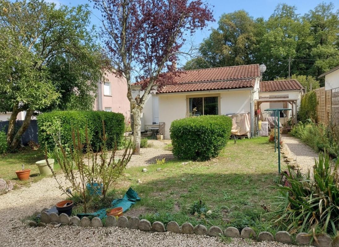 Maison familiale + revenu locatif - bien rare au coeur de Jonzac - Photo 3