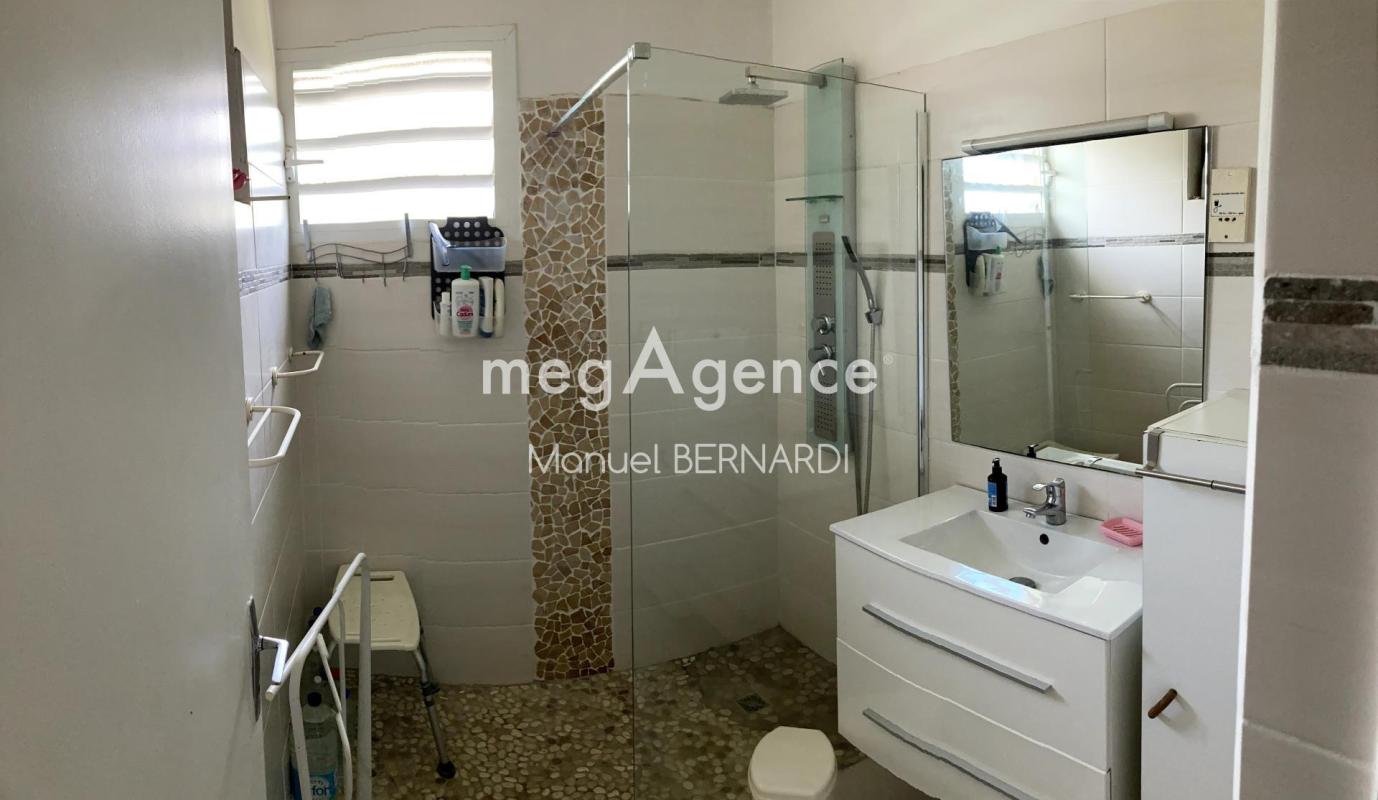 Maison 5 pièces - 101m² - Quartier calme Les Abymes - Terrain 439m² - Photo 4