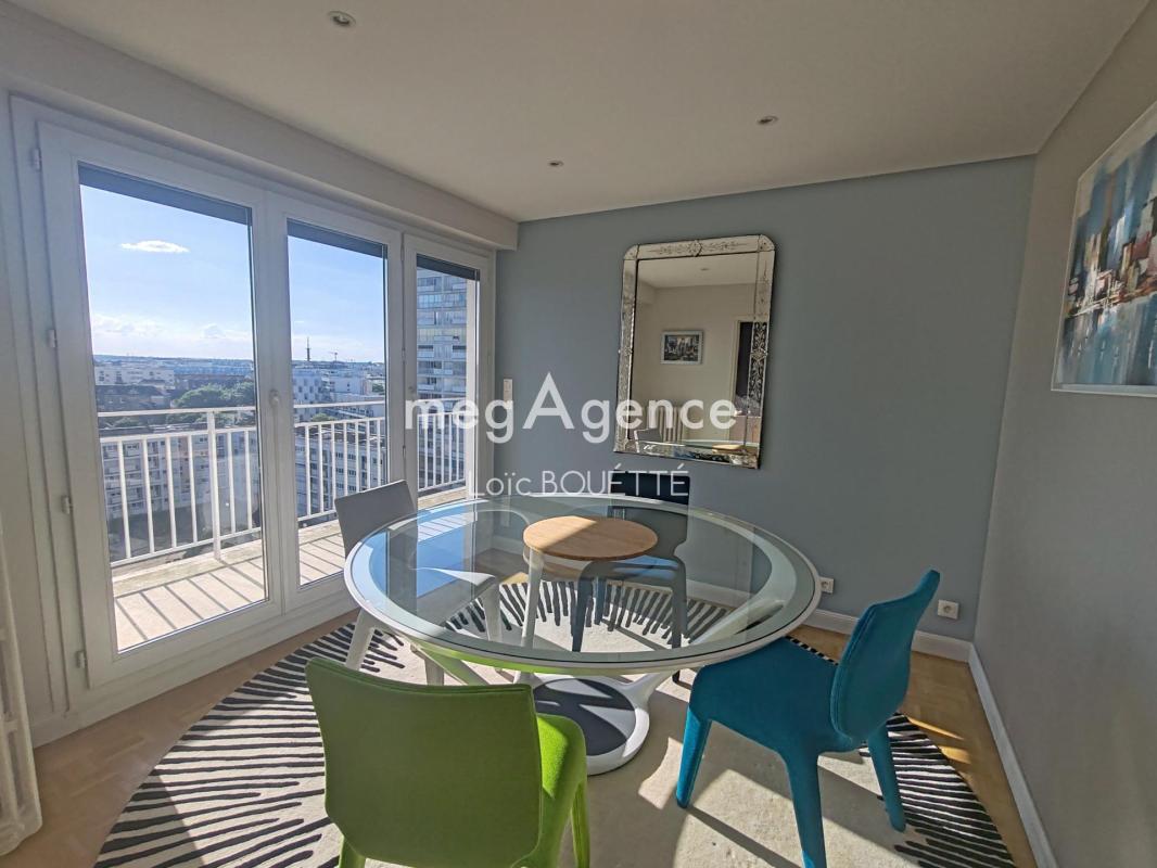 DERNIER ETAGE AVEC ASCENSEUR, RENOVÉ, COLOMBIER - Photo 3