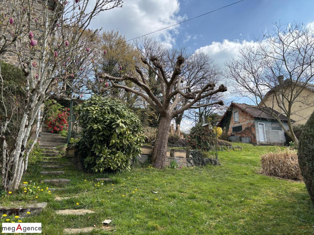 Charmante maison à rénover en pierre – Jardin arboré – 4 chambres - Photo 4
