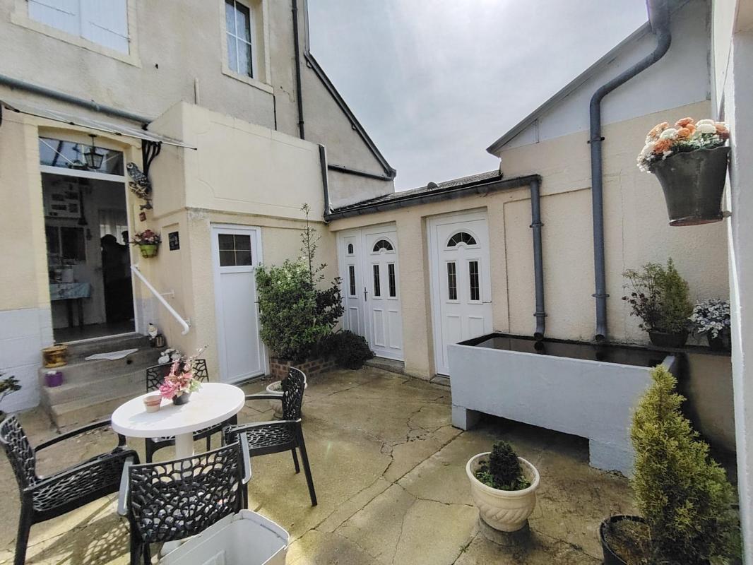 CARENTAN PRES PORT MAISON JARDIN, 5 GARAGES/LOUER - Photo 4