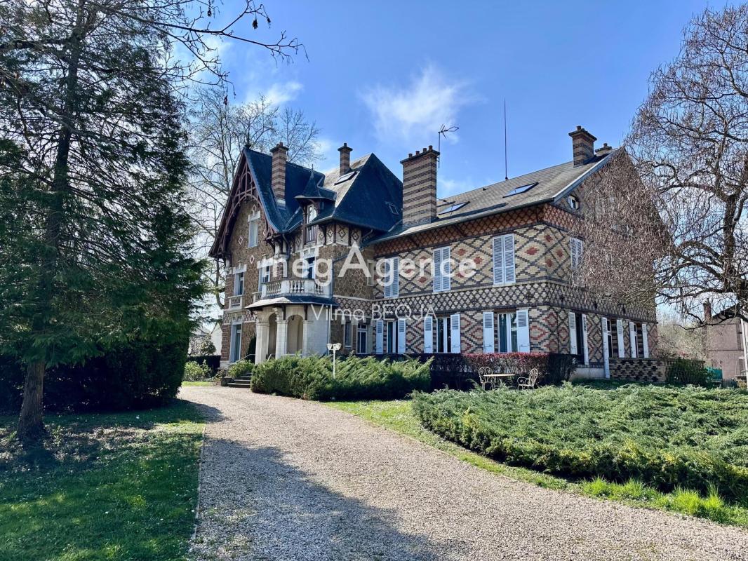 Appartement à louer, 4 pièces, 131 m², Sens