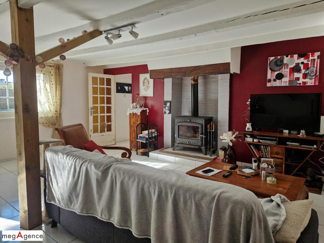 Maison de bourg mitoyenne en pierres avec jardin - Photo 3