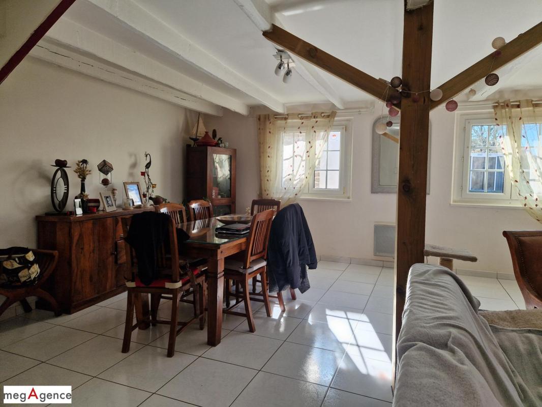Maison de bourg mitoyenne en pierres avec jardin - Photo 4