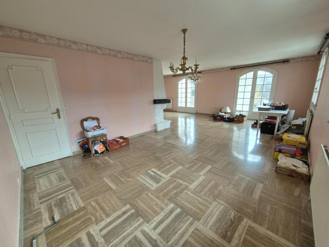 Belle maison individuelle avec de beaux volumes - Photo 4