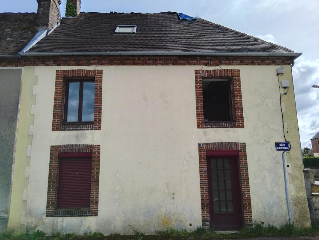 Située sur la commune de Randonnai, cette maison à rénover entièrement offre un fort potentiel pour un projet de résidence principale, secondaire ou investissement immobilier - Photo 2