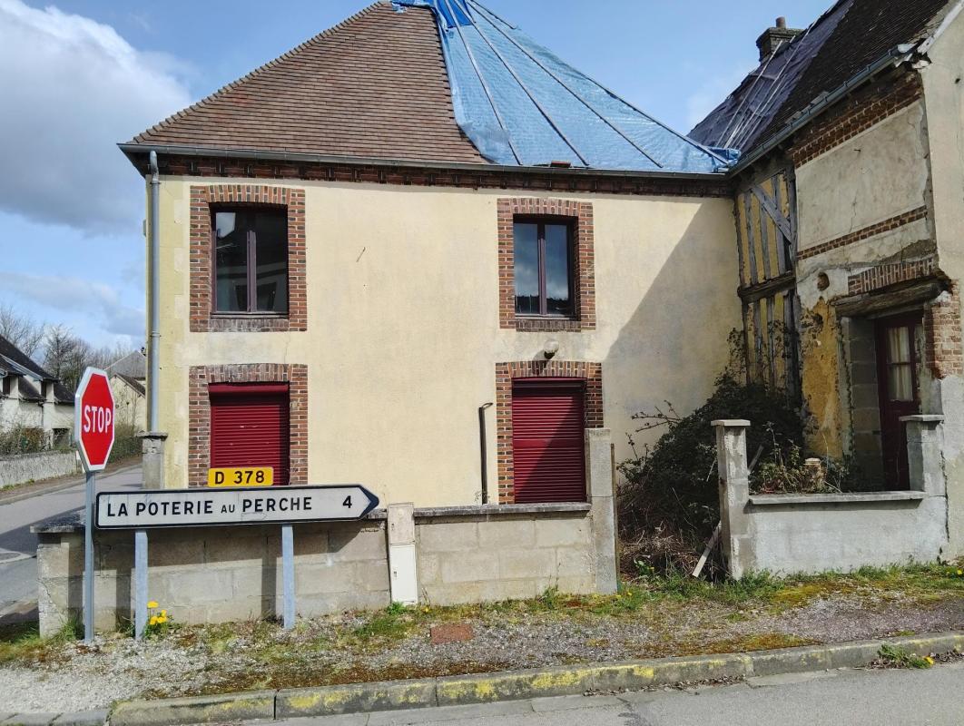 Située sur la commune de Randonnai, cette maison à rénover entièrement offre un fort potentiel pour un projet de résidence principale, secondaire ou investissement immobilier - Photo 3
