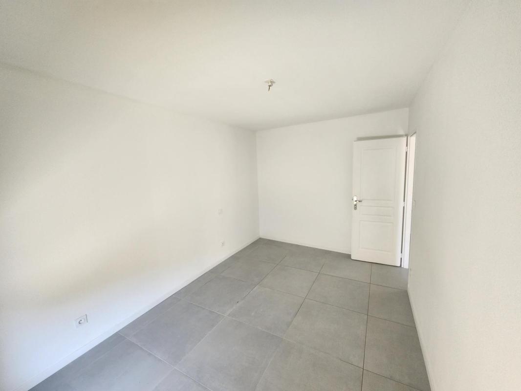 Appartement T3 de 69 m² à Cenon (33150) – Modernité et confort - Photo 3