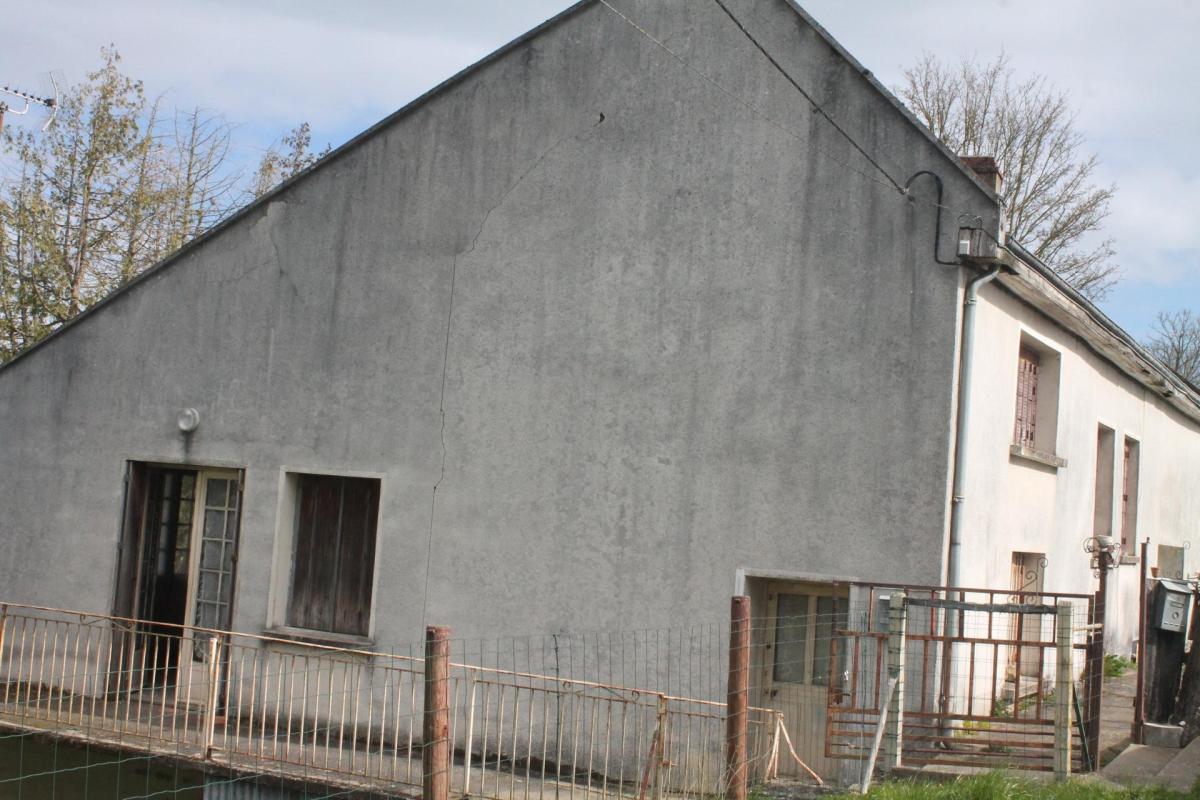 Maison100 M² à rénover+ garage+terrain - Photo 2