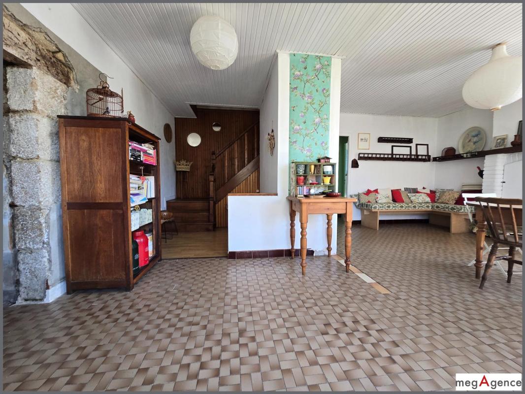 Longère de 155 m², 6 pièces, dépendances sur 1600 m² de terrain - Photo 5