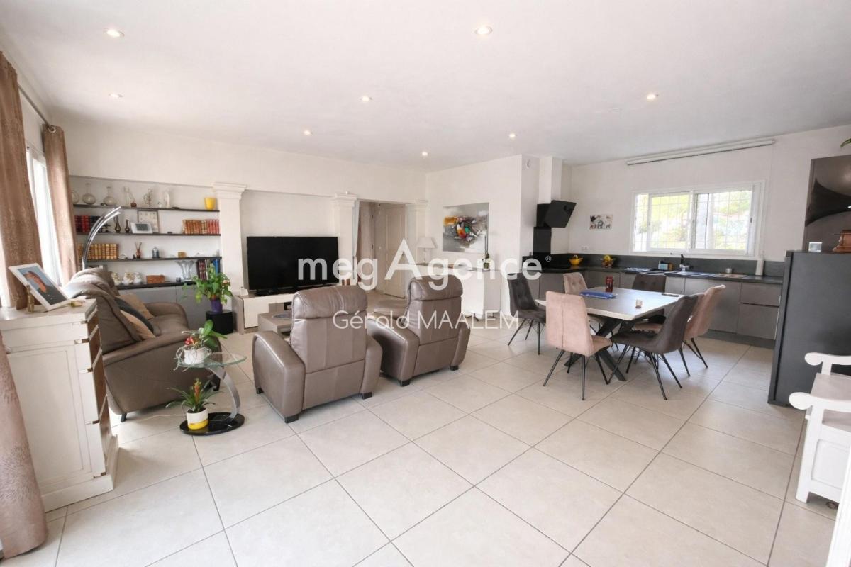 Maison de 112m² avec terrasse et 3 parkings à Sainte Maxime - Photo 4