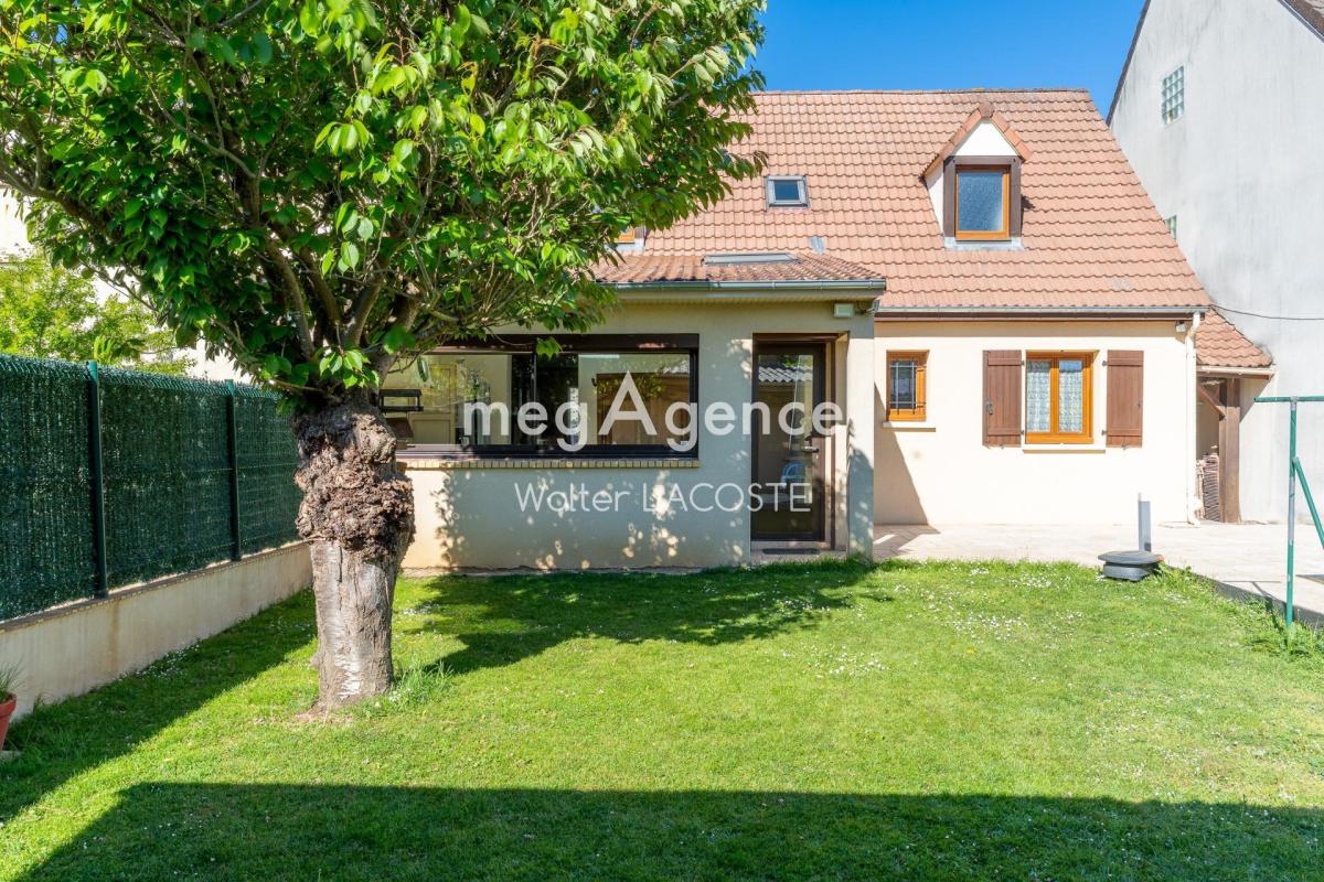 LES CLAYES SOUS BOIS AU CALME MAISON DE 135 M2 AVEC JARDIN - Photo 3