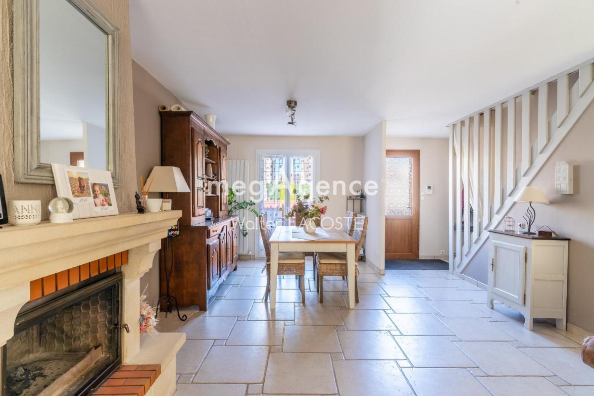 LES CLAYES SOUS BOIS AU CALME MAISON DE 135 M2 AVEC JARDIN - Photo 5