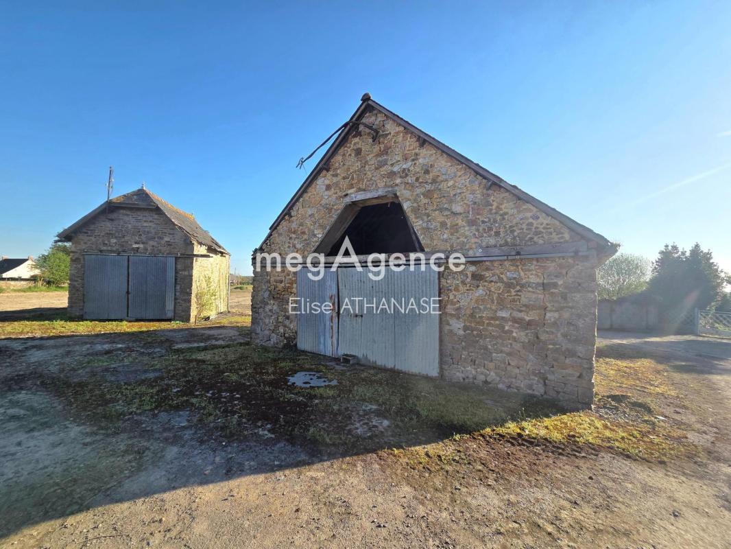 Ensemble immobilier à rénover avec maison d'habitation - Photo 2