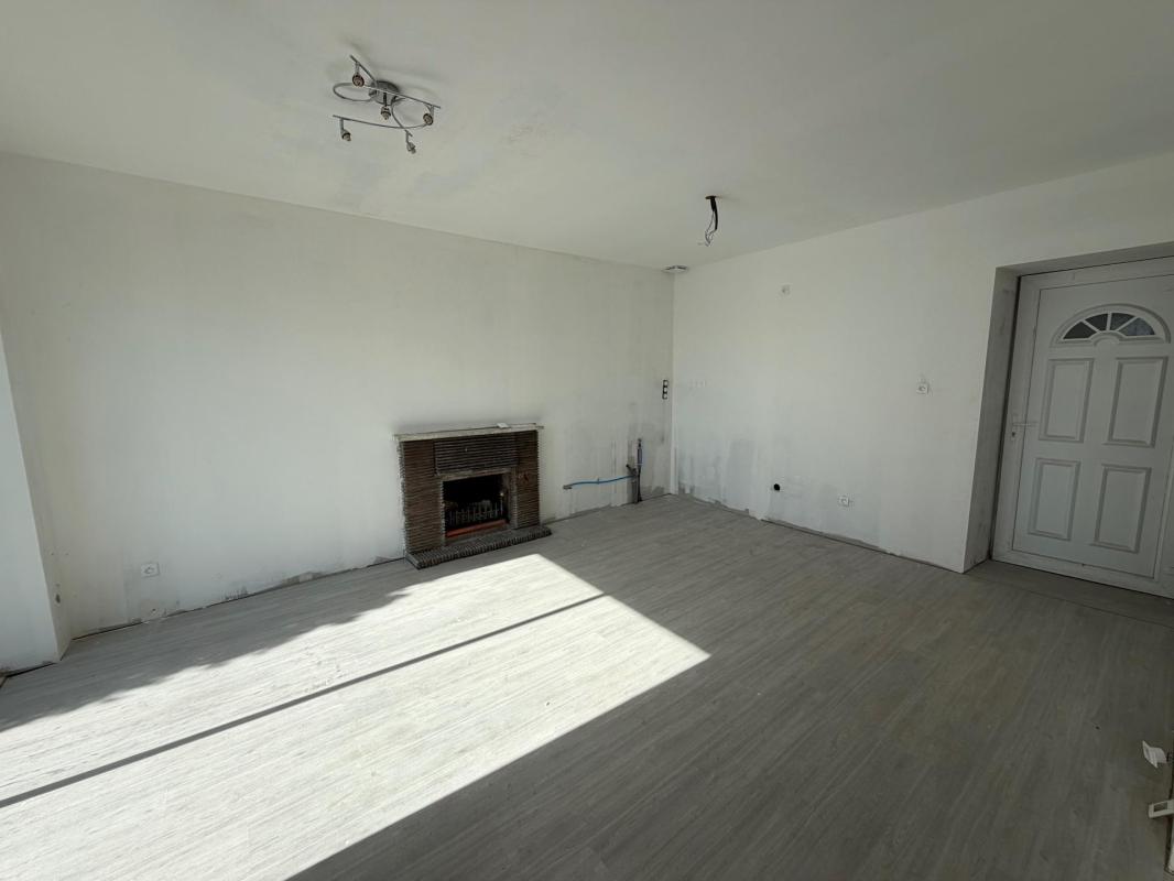 Ensemble immobilier avec garage et hangar et terrain à Bâtir - Photo 3